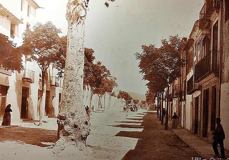 La transformación del pueblo de los juguetes al triplicar su población, en un libro de fotos